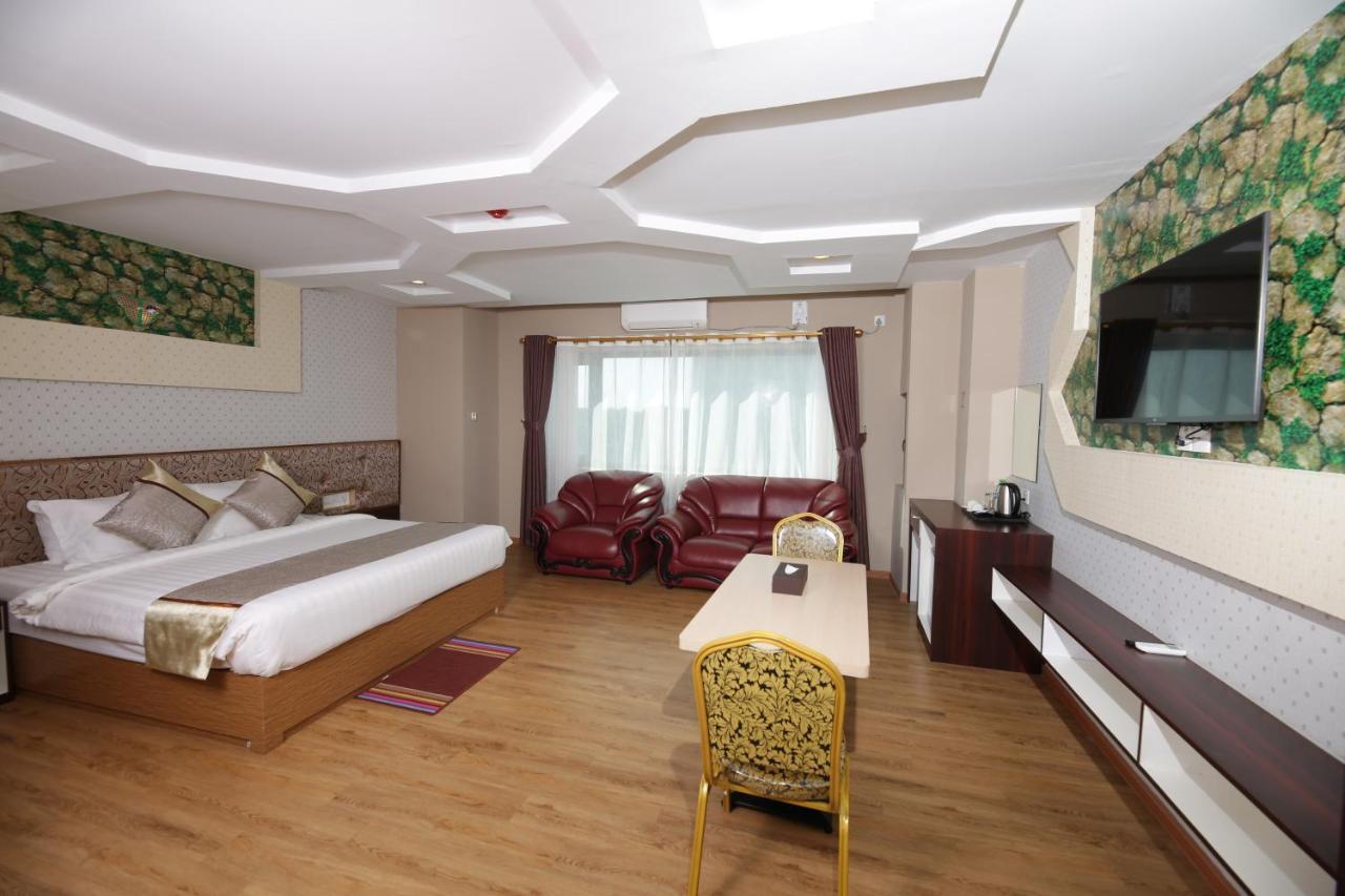 H Plus Hotel Янгон Екстериор снимка