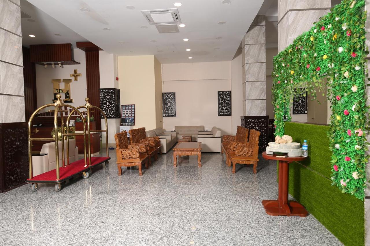 H Plus Hotel Янгон Екстериор снимка
